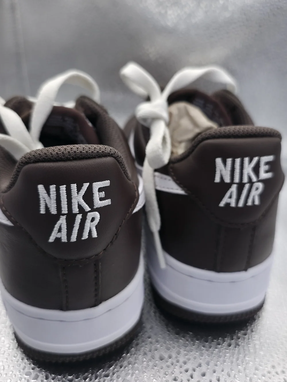 Nike Men’s Brown Low-Top Sneakers with White Swoosh 5.5m/7w